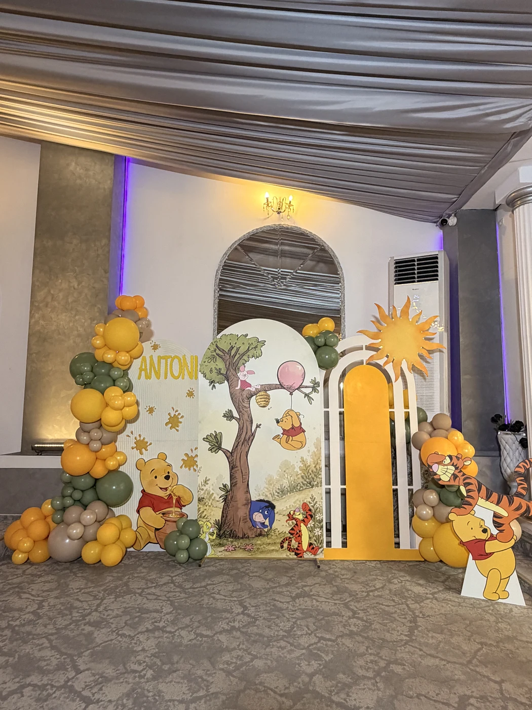 Decor baloane cu trei panouri
